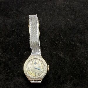 ✨ Vintage 1920s Bulova Ladies Mechanical Wind Watch – Art Deco Engraved Case